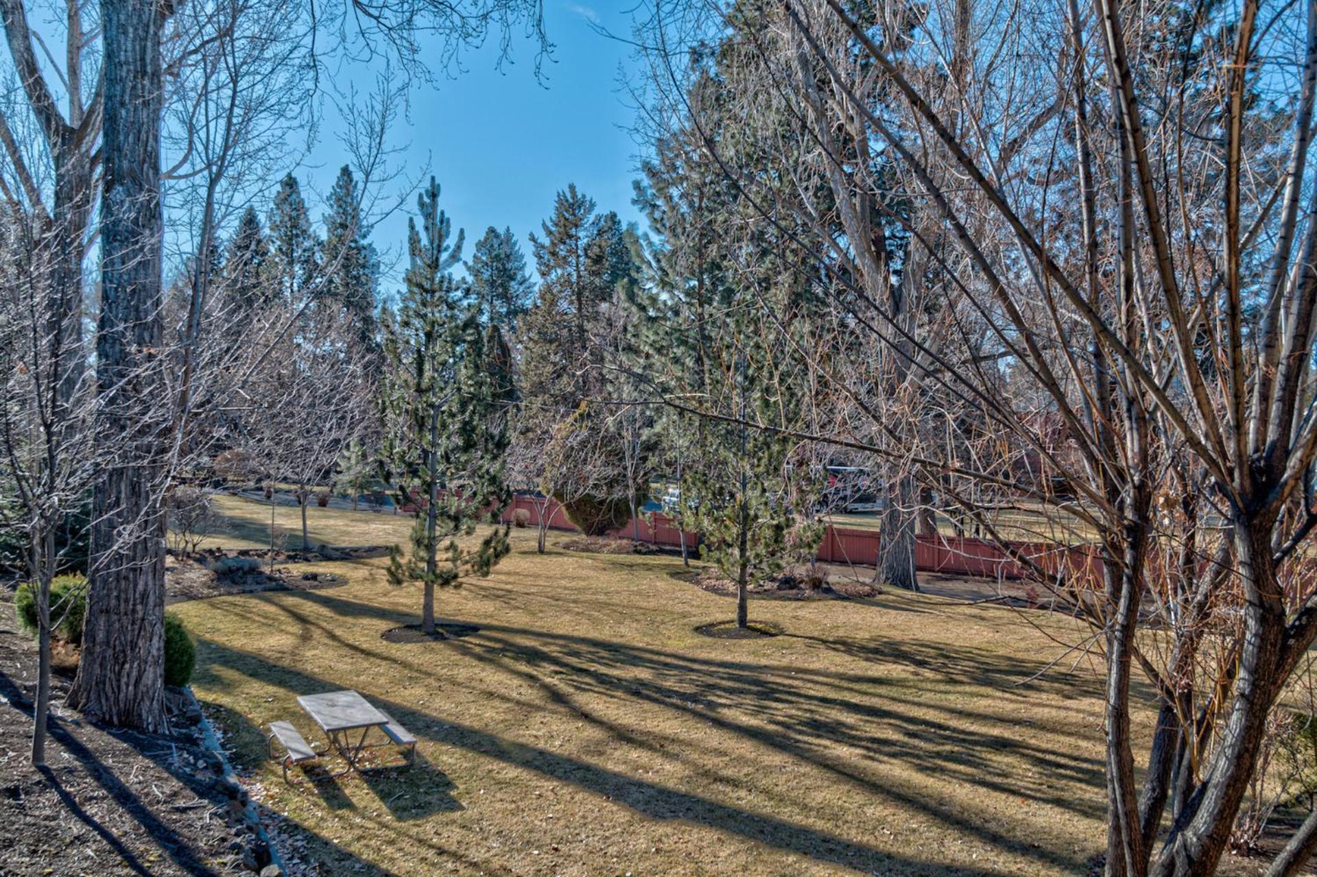 Pioneer Park Rentals Downtown Бенд Стая снимка